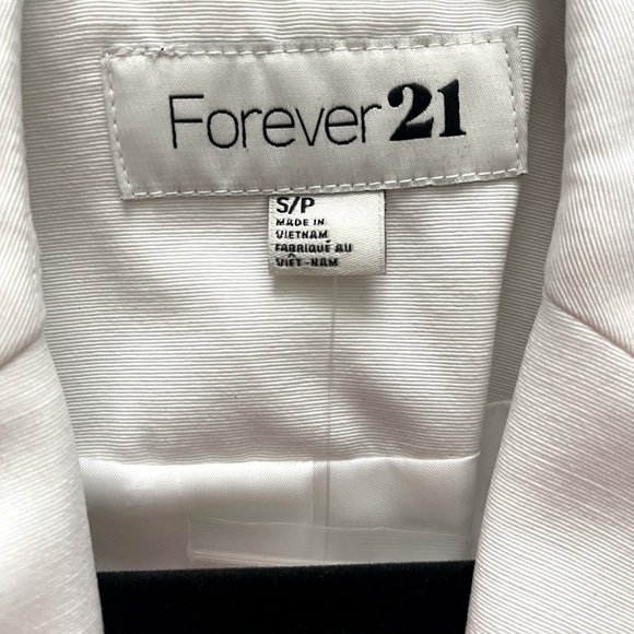 NWT Women Forever 21 Blazer Jacket in White. Size Small - Picture 3 of 7